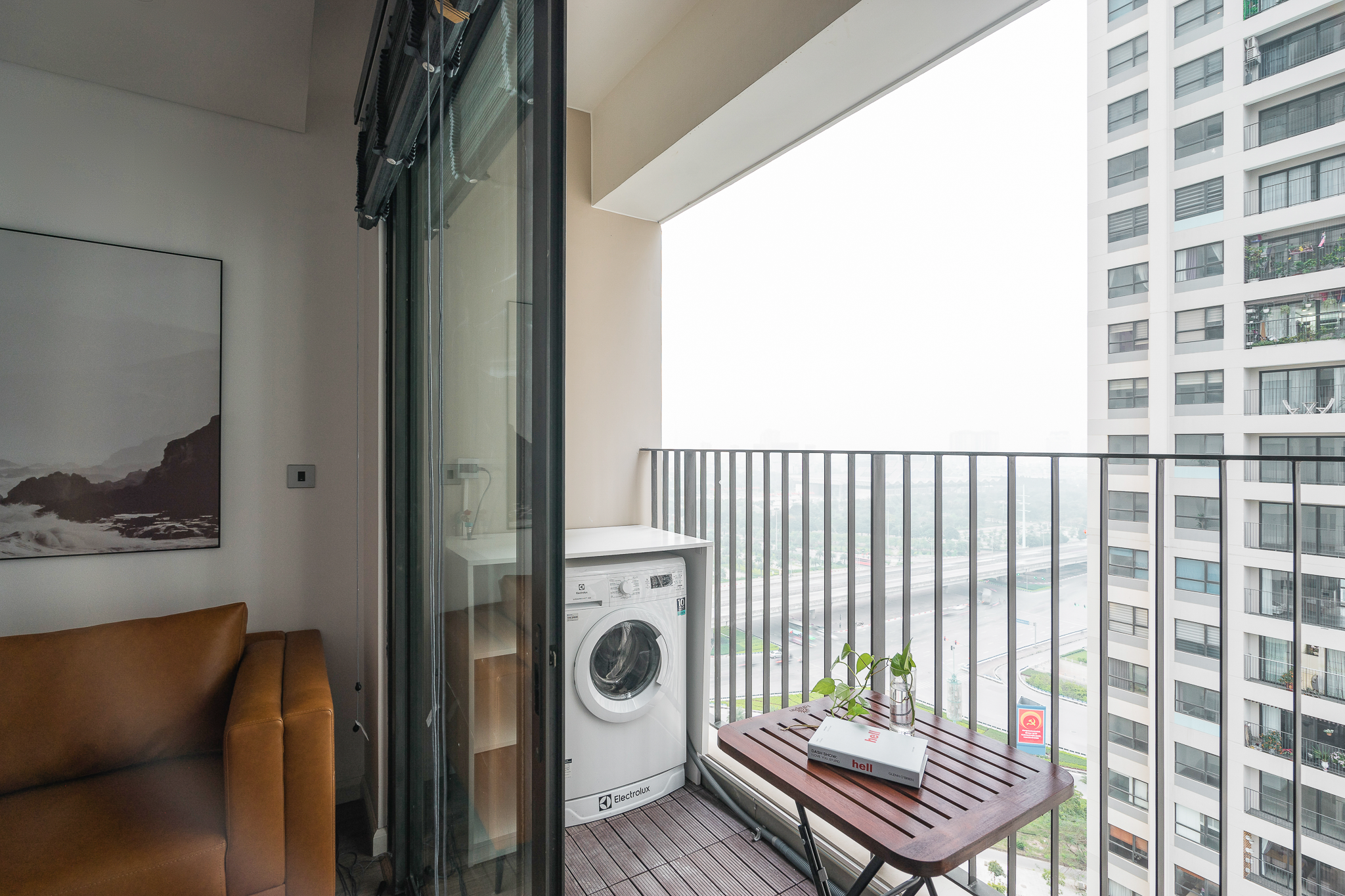 Vinhomes D'Capitale - Cho thuê căn 1,5 phòng ngủ 51m2 view thành phố