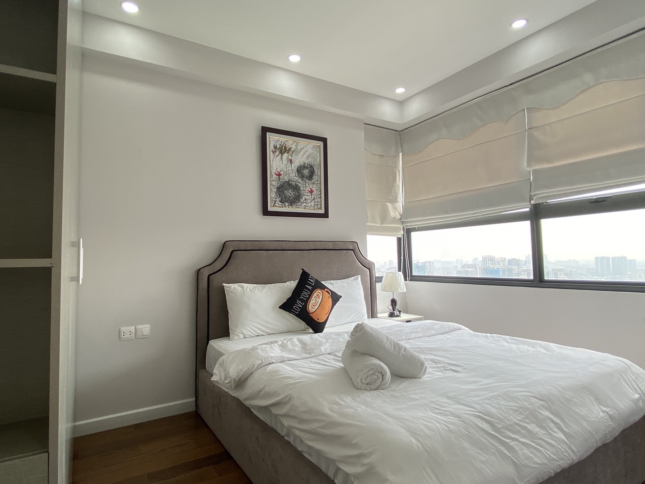 Vinhomes D'capitale - Homestay căn 3 phòng ngủ 95m2 view hồ