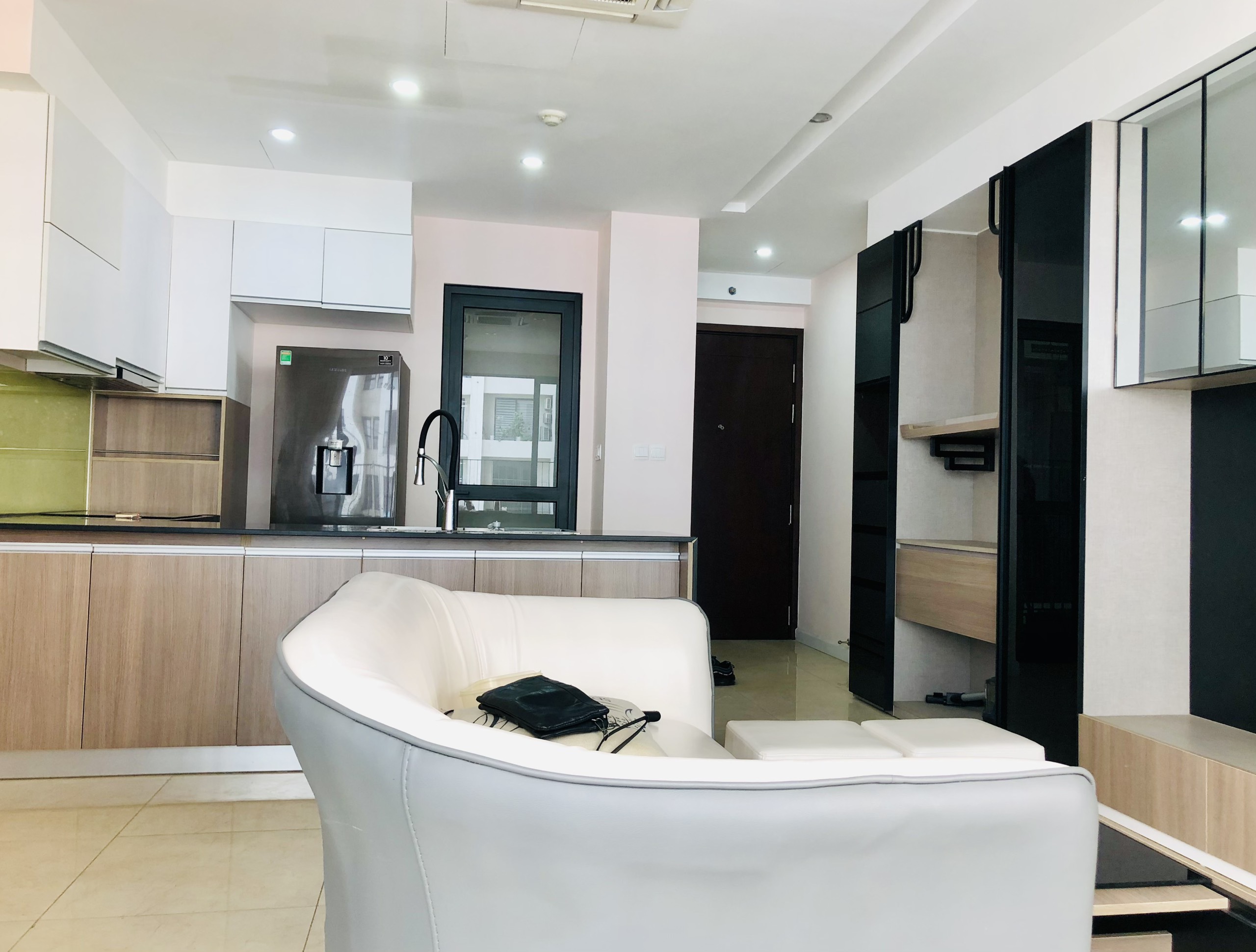 Vinhomes D'Capitale - Bán căn 3 phòng ngủ 2WC 93m2 tòa C1 đầy đủ nội thất cao cấp